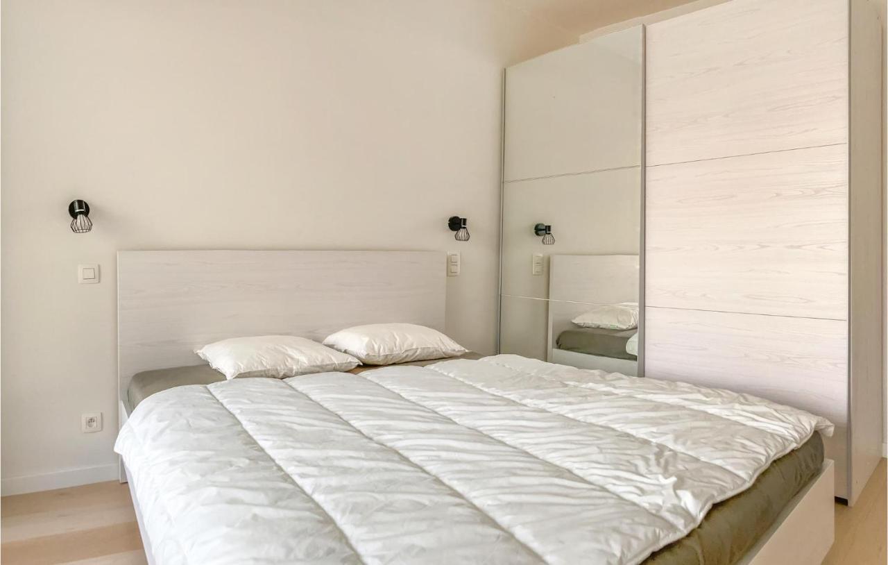 2 Bedroom Stunning In Ostend