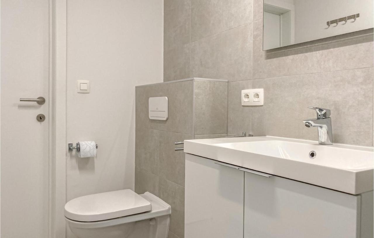 Apartment 2 Bedroom Stunning In *