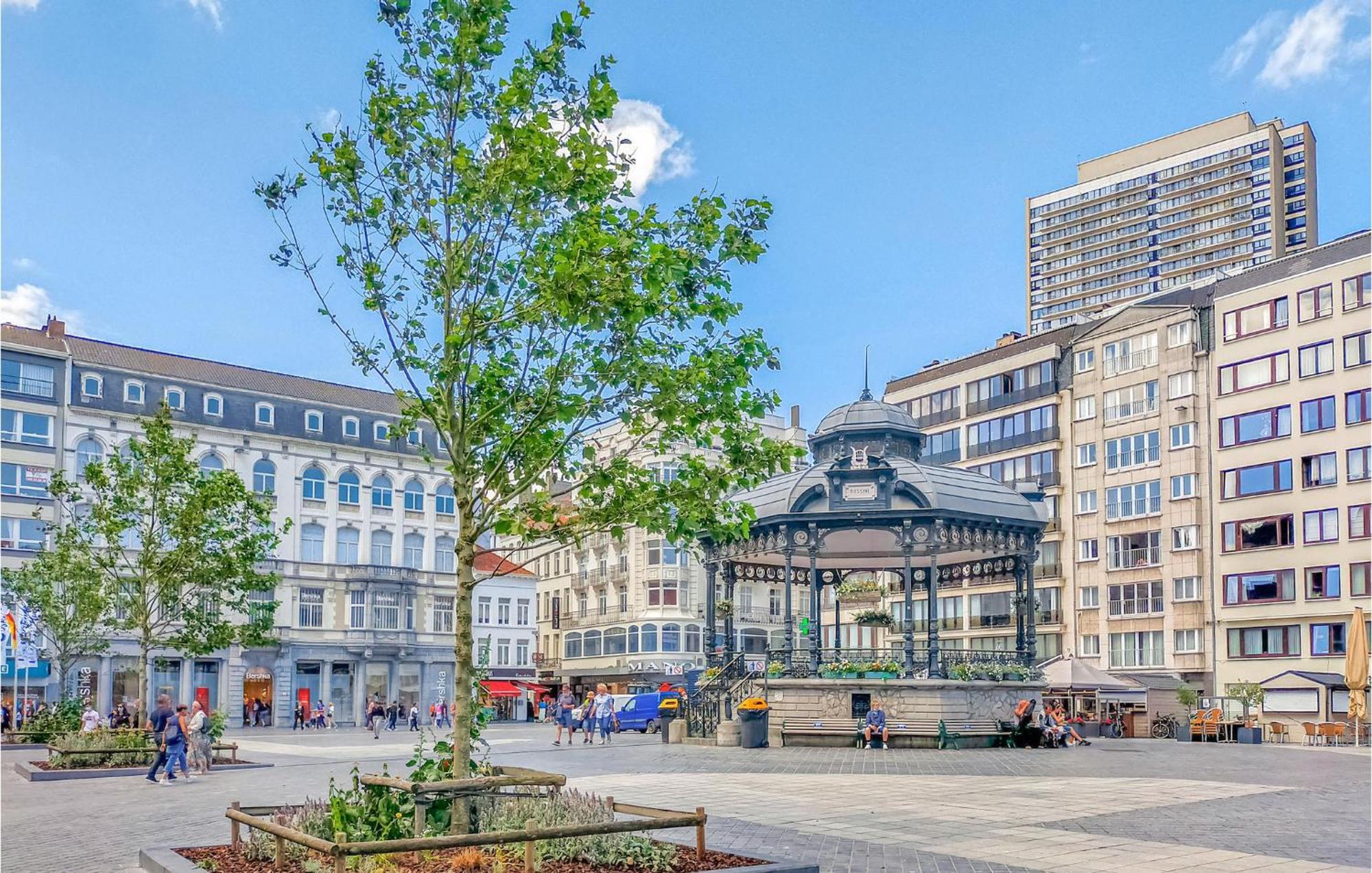 2 Bedroom Stunning In Apartment *